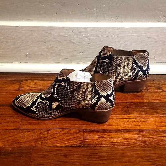 🍁NWOB Madewell Black and Tan Snakeskin Booties - Picture 3 of 6
